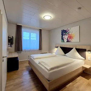Hotel Maeuerle, New Translation